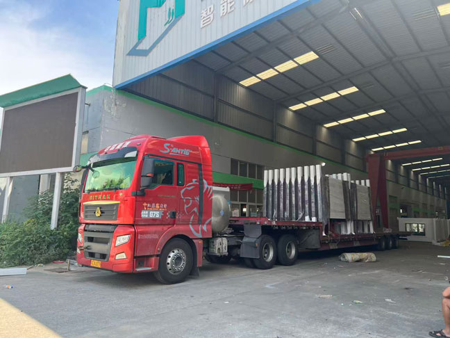 江蘇美城街具為新疆定制公交候車亭第二批發貨案例